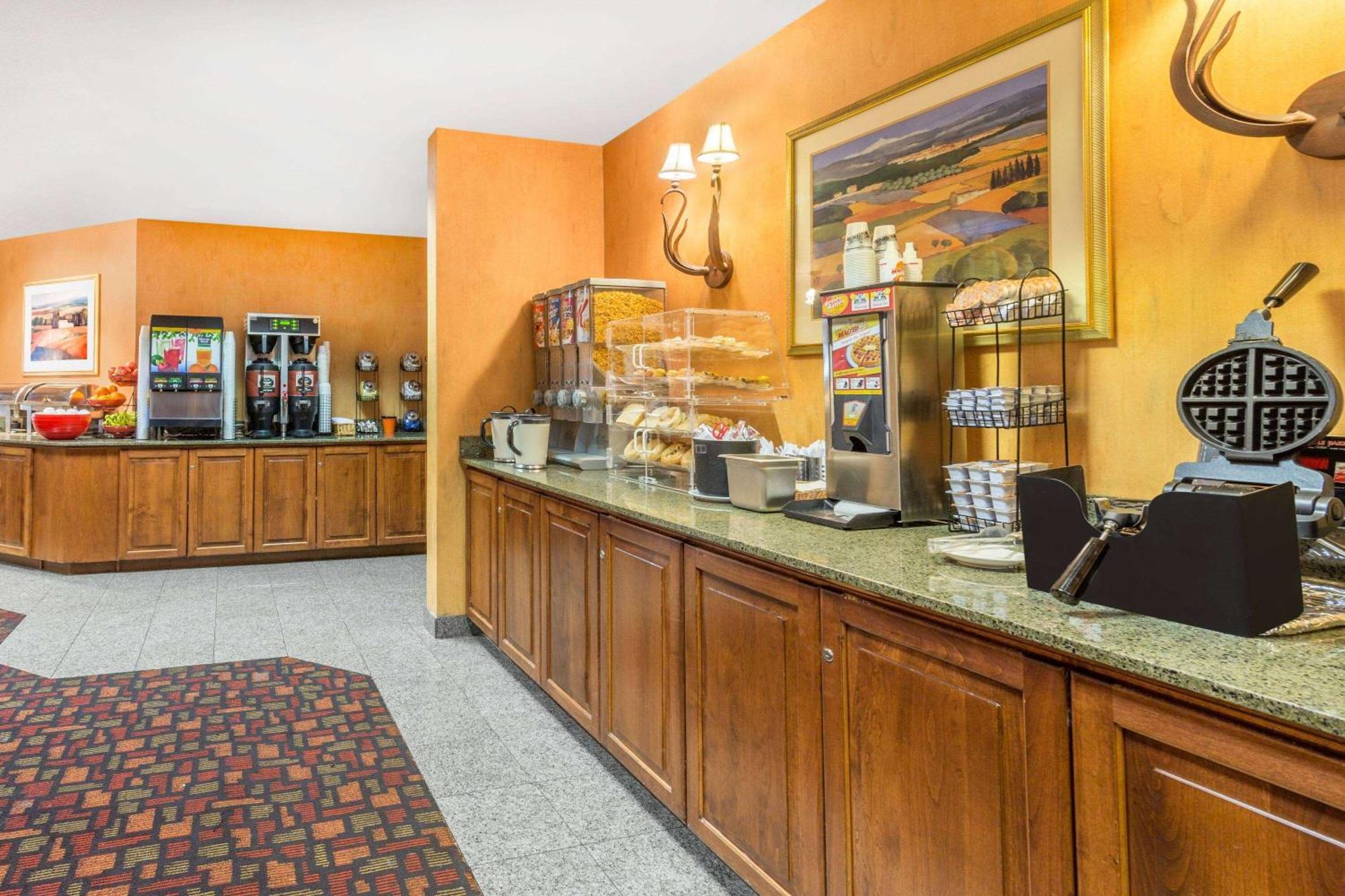 Ramada By Wyndham Kent Seattle Area Hotell Eksteriør bilde