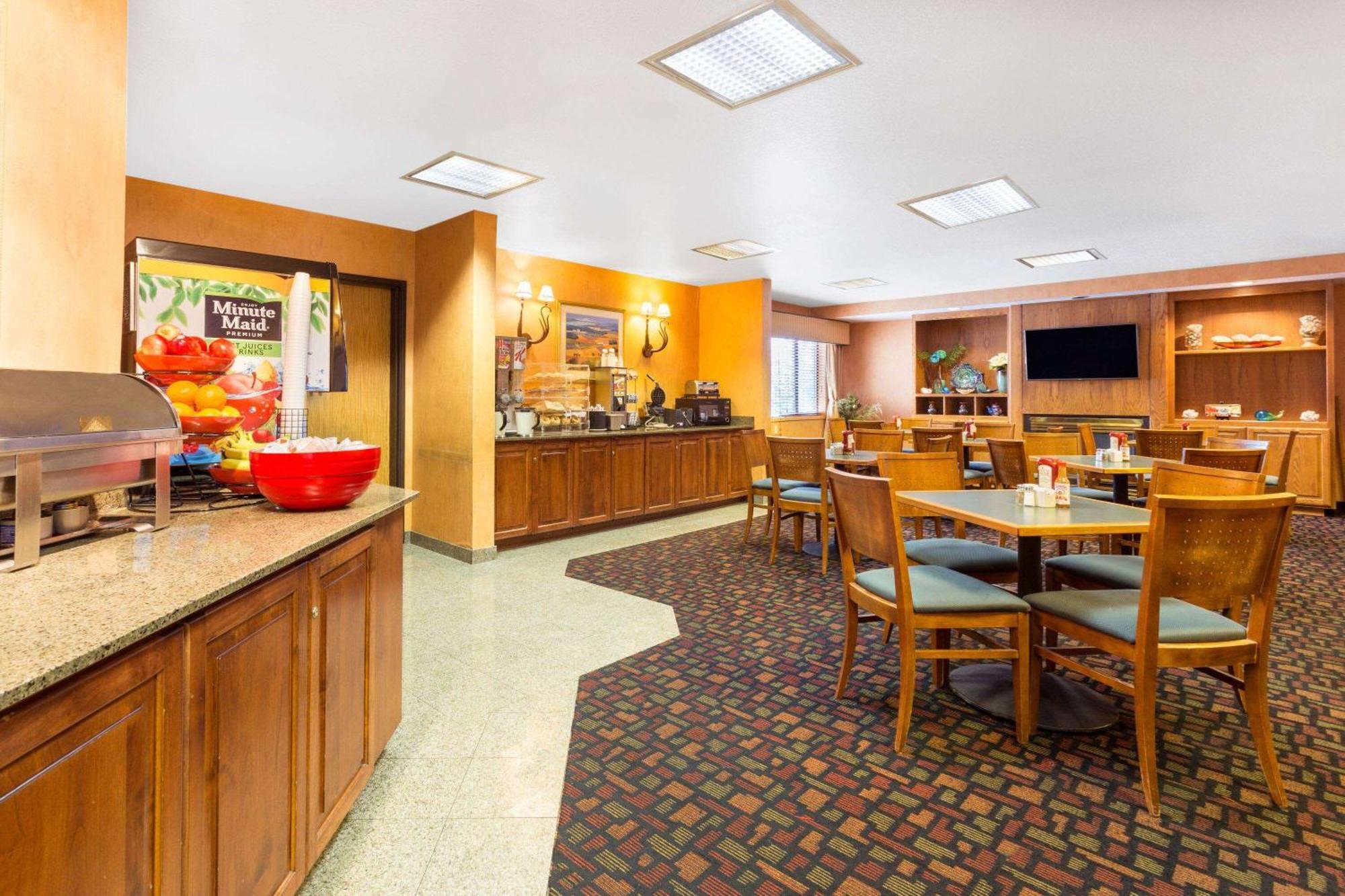 Ramada By Wyndham Kent Seattle Area Hotell Eksteriør bilde