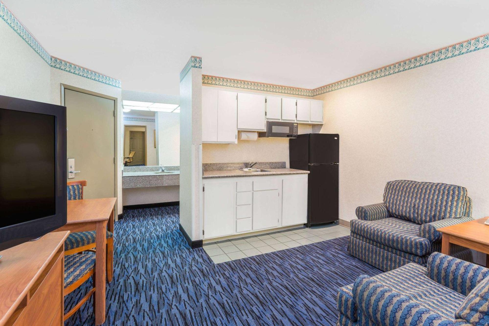 Ramada By Wyndham Kent Seattle Area Hotell Eksteriør bilde